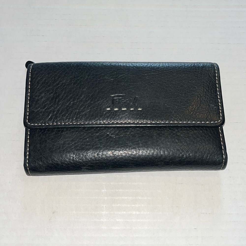 VTG- Fossil-black-pebbled leather, trifold wallet, zipper change pocket. SL8635.